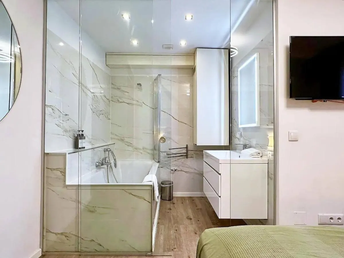Innere Stadt I City Centre I Designer Flat Vienna 0*,  Austria