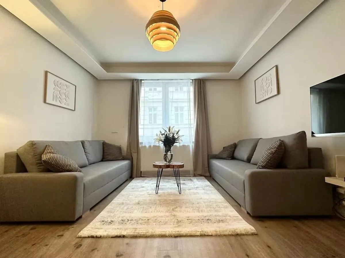Innere Stadt I City Centre I Designer Flat Vienna Austria