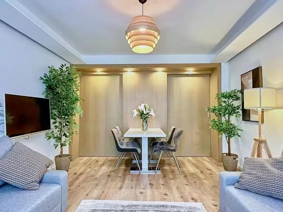 Innere Stadt I City Centre I Designer Flat Vienna Apartment